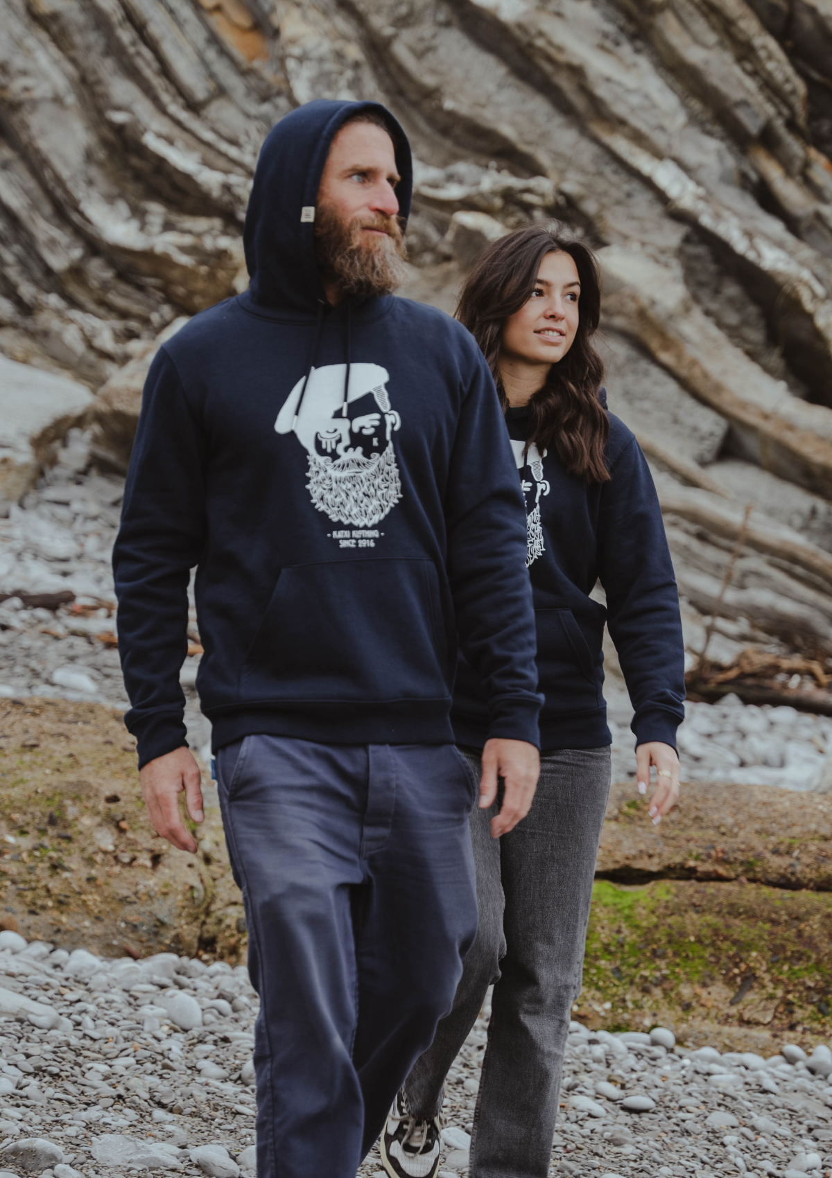 Hoodie Kabino – hoodie brodé au Pays basque – Katxi Klothing – vue 3