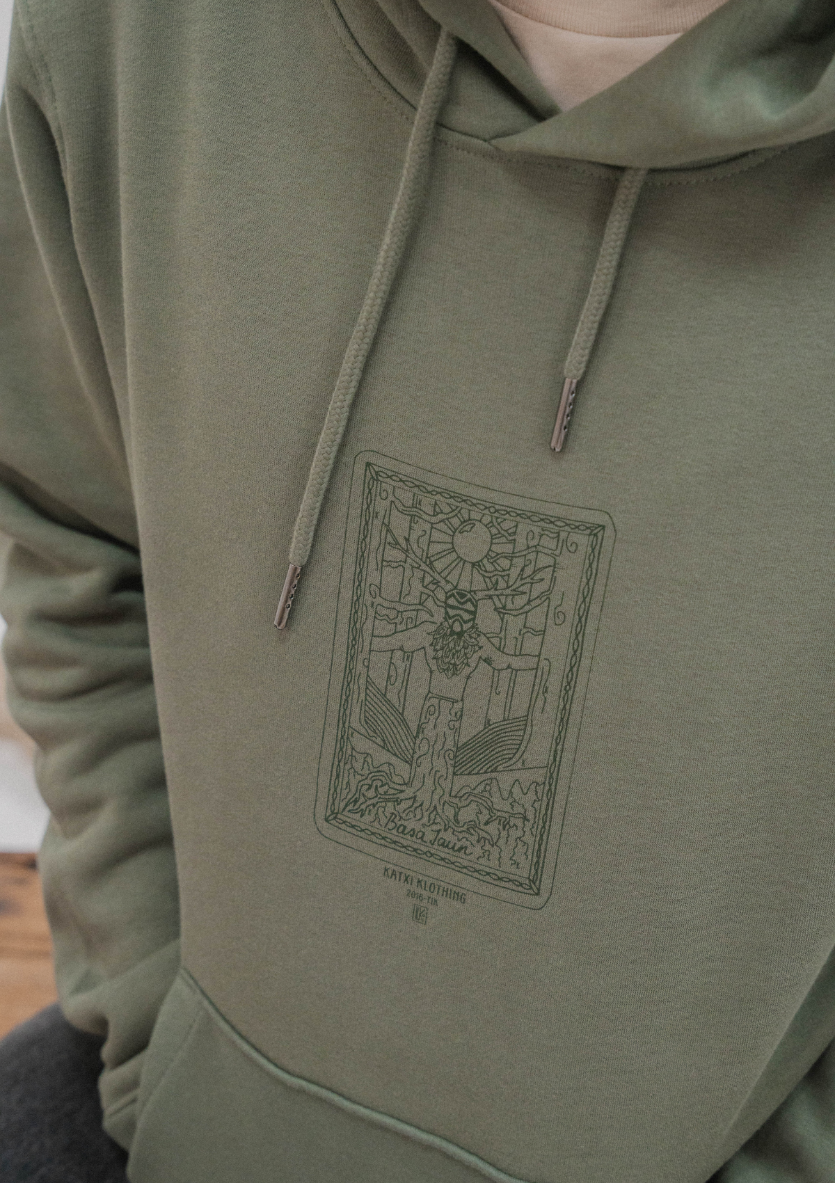 Hoodie Basajaun – hoodie brodé au Pays basque – Katxi Klothing – vue 3