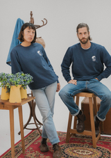 Sudadera sin capucha azul marino con brodado Kabino