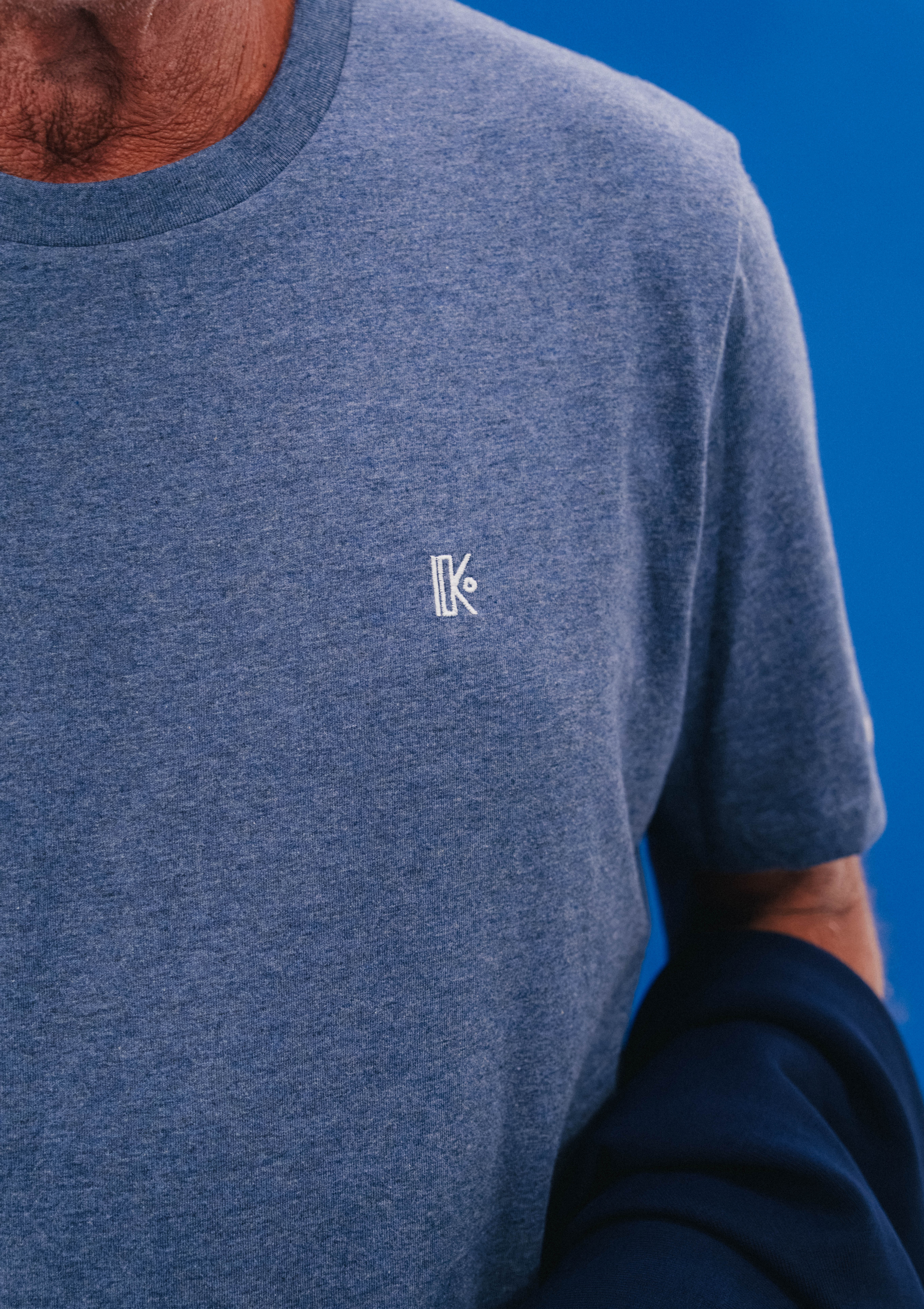 Basik kamiseta – kotoi organikozko euskarriko kamiseta – Katxi Klothing – 2. ikuspegia