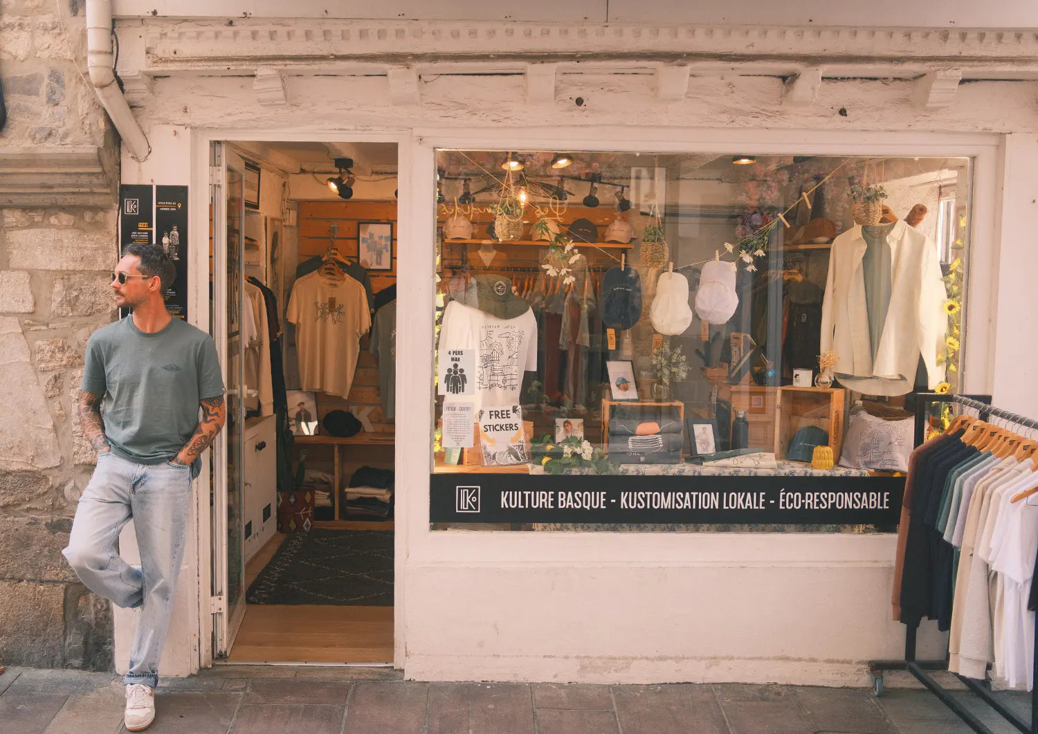 Devanture de la boutique Katxi Klothing, 45 rue Léon Gambetta à Saint-Jean-de-Luz
