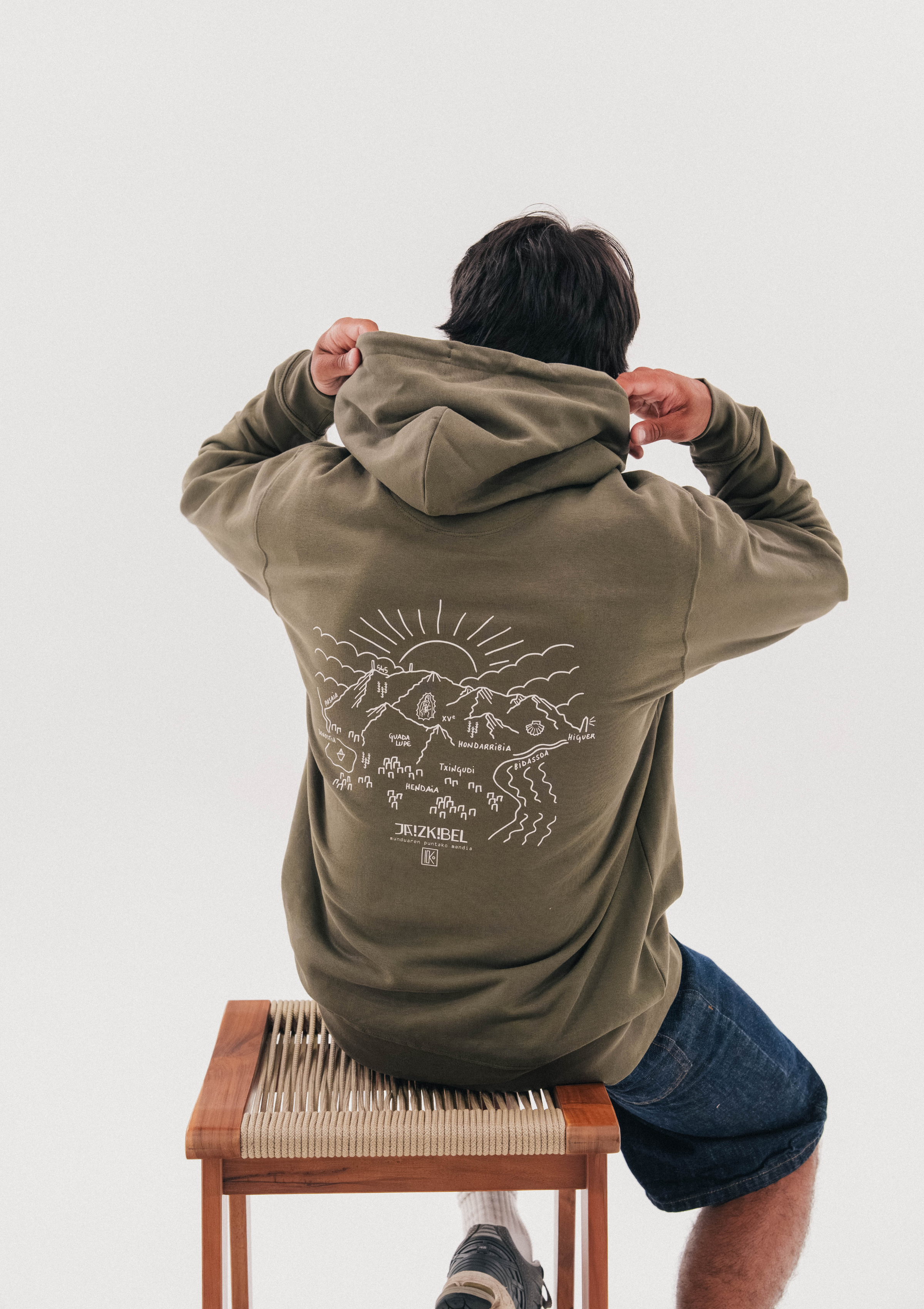 Hoodie Jaizkibel – hoodie brodé au Pays basque – Katxi Klothing