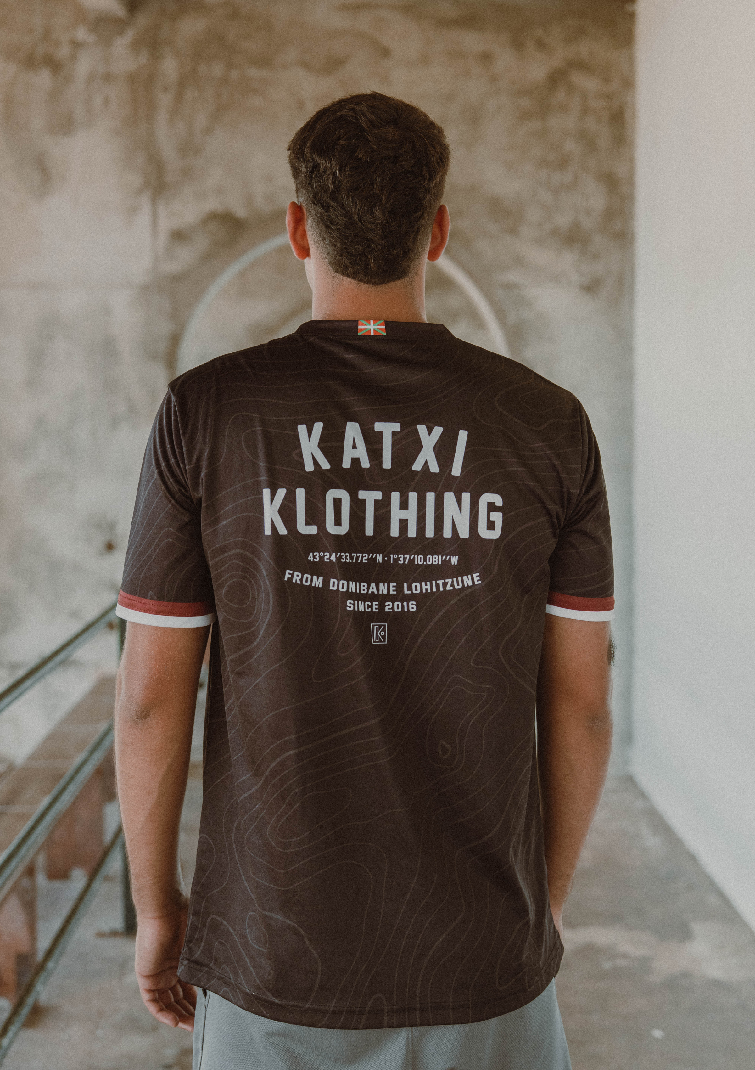 Gure "Kirolak" Kirol Anitzeko Maillot – Euskal Herrian egindako kirol anitzeko maillot pertsonalizatua – Katxi Klothing – 11. ikuspegia