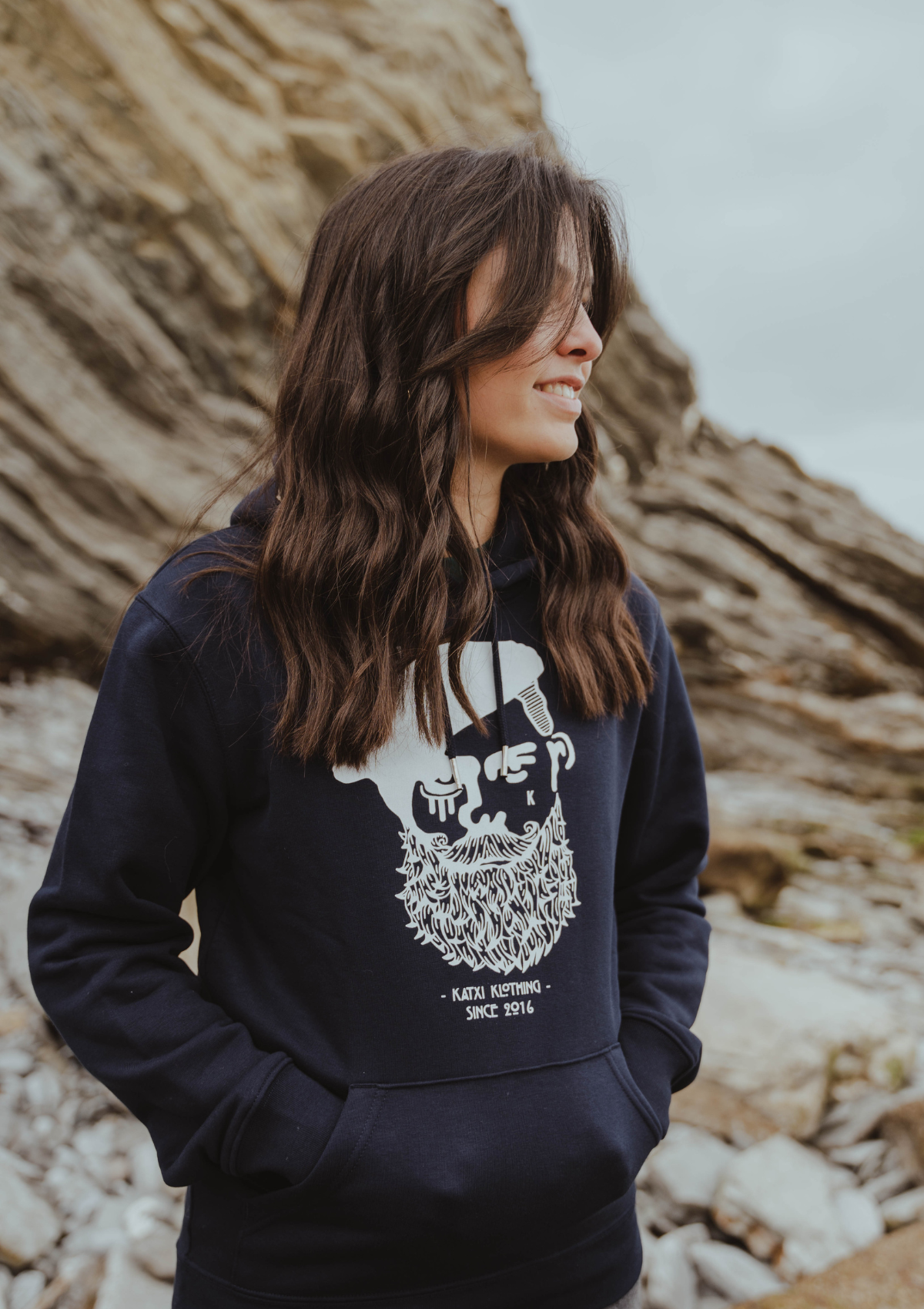 Hoodie Kabino – hoodie brodé au Pays basque – Katxi Klothing – vue 5