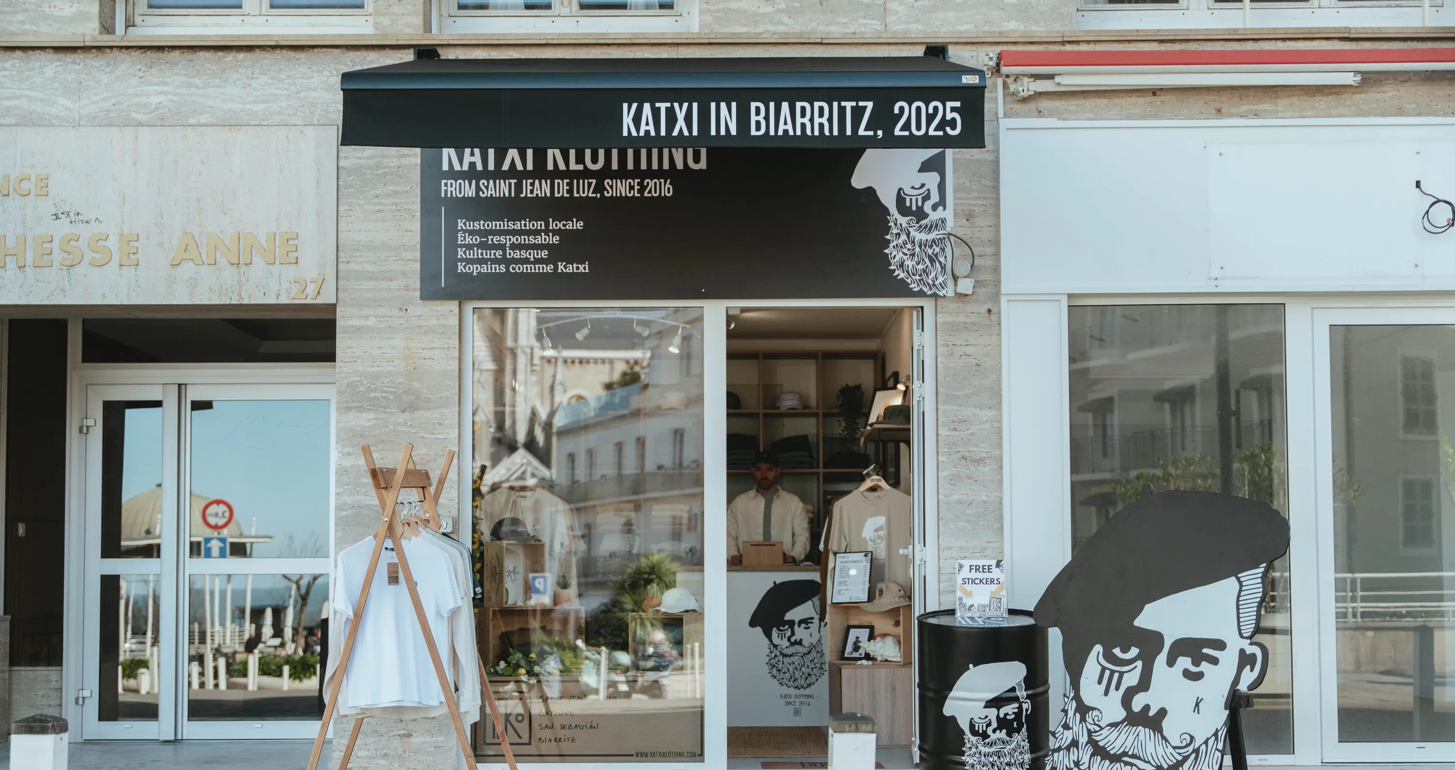 Devanture de la boutique Katxi Klothing, 27 rue Mazagran à Biarritz