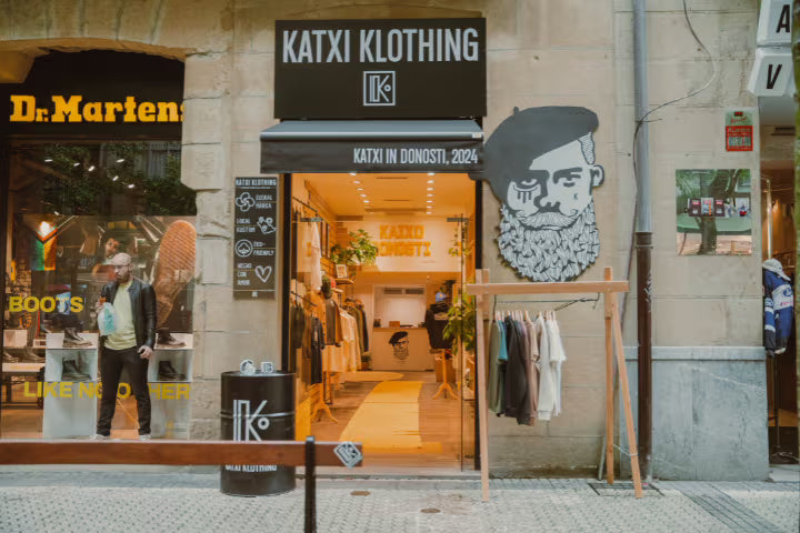 Devanture du magasin Katxi Klothing, Loiola Kalea 5 à Donostia / San Sebastián