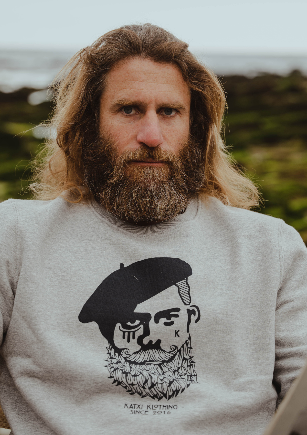 “Kabino” sudadera – kotoi organikozko eusko sudadera – Katxi Klothing – 2. ikuspegia